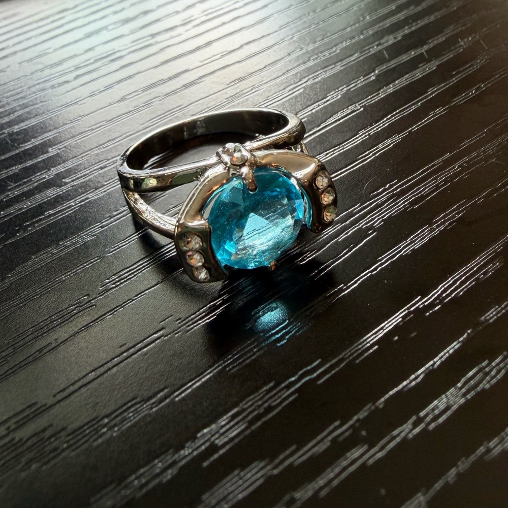 Elegant Silver Ring with Blue Gemstone